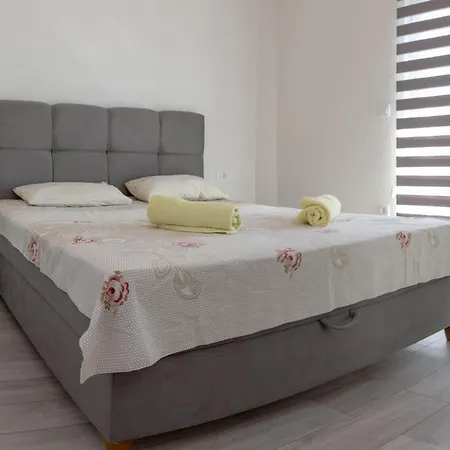 Awesome In Prgomet With Wifi Holiday home *