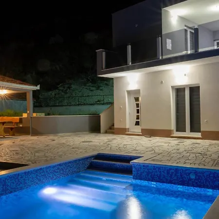 Feriehus In With Indoor Swimming Pool Prgomet